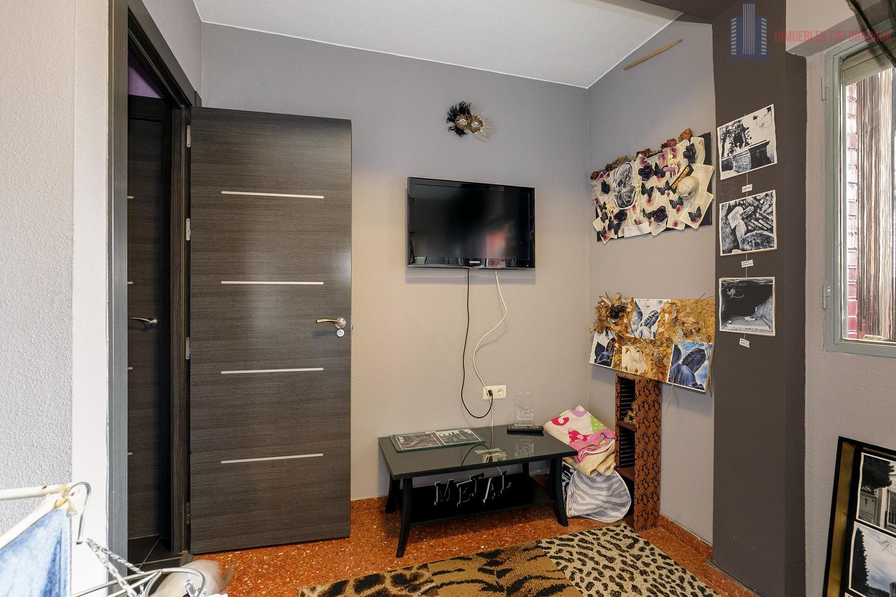 For sale of flat in Granada