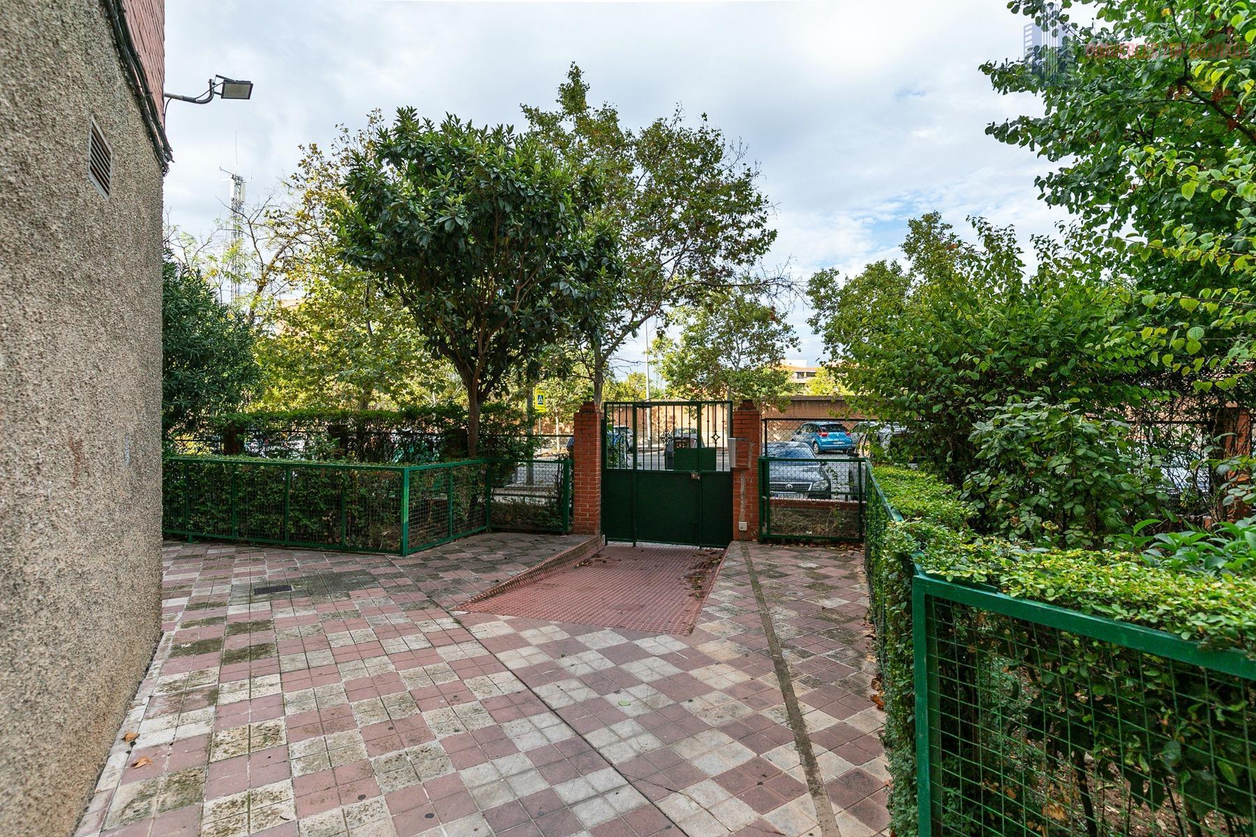 For sale of flat in Granada