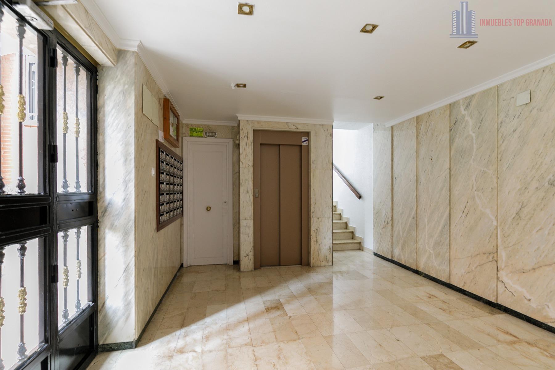 For sale of flat in Granada