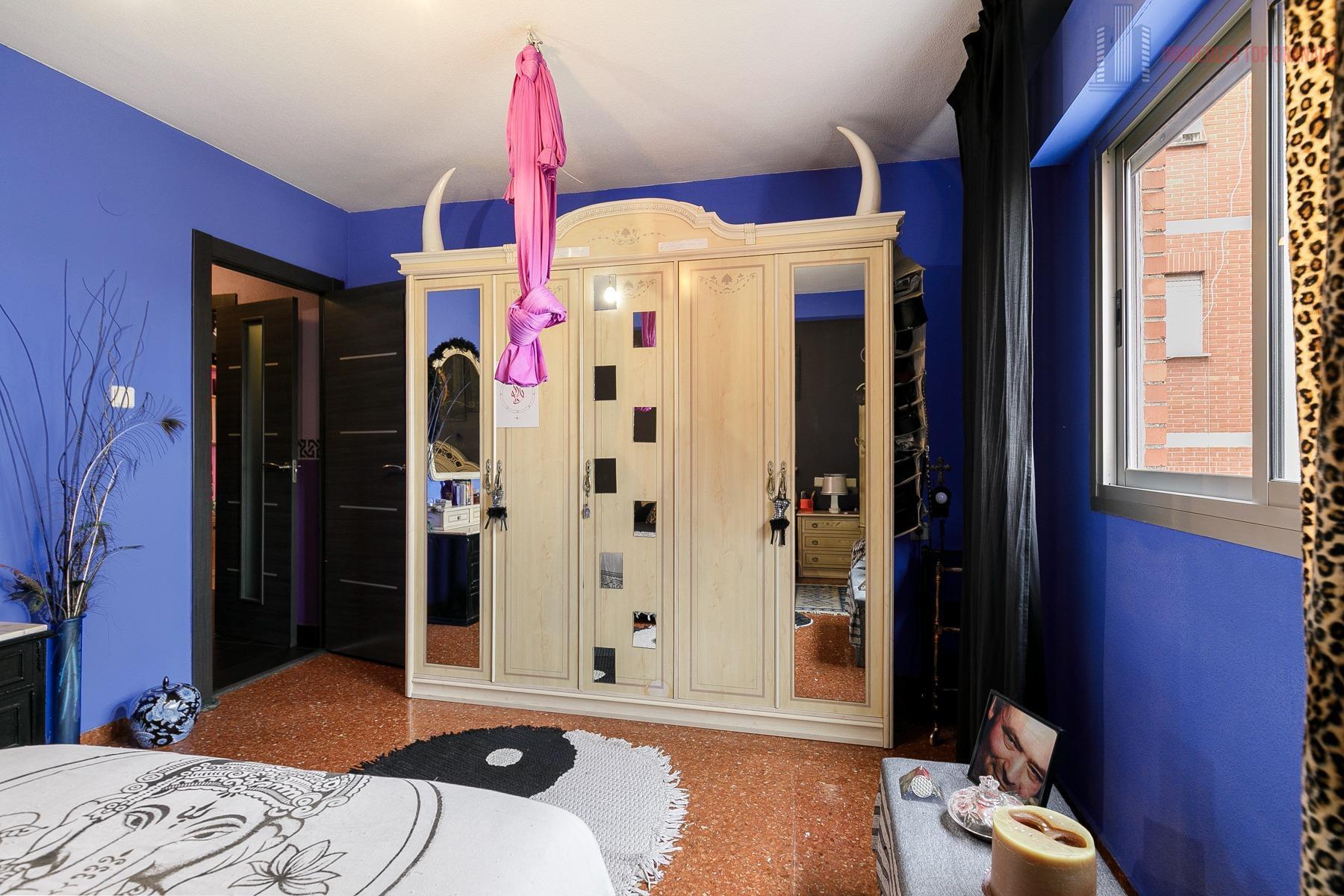 For sale of flat in Granada