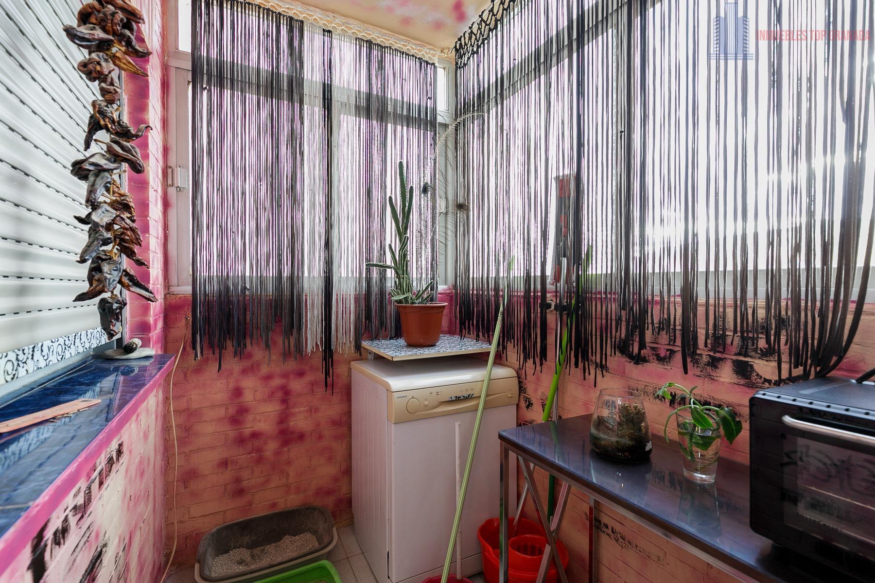 For sale of flat in Granada