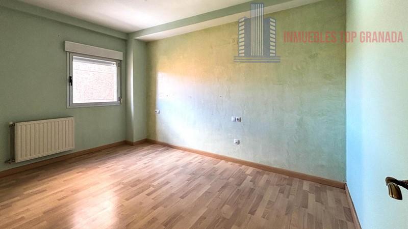 For sale of flat in Granada