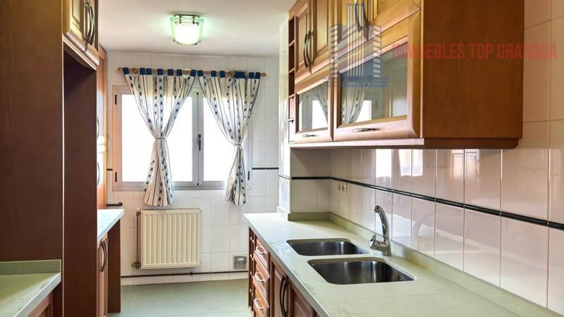 For sale of flat in Granada