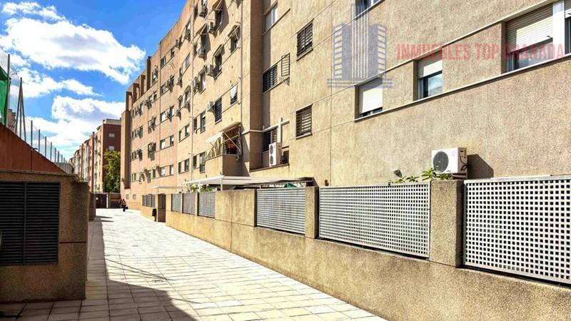 For sale of flat in Granada