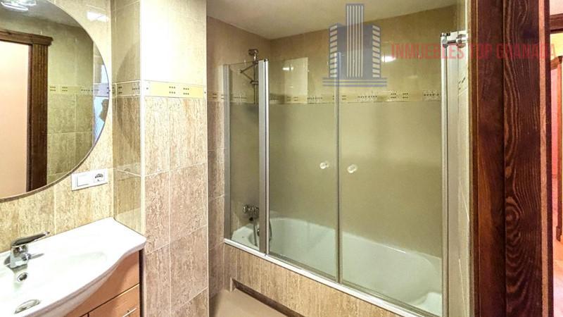 For sale of flat in Granada