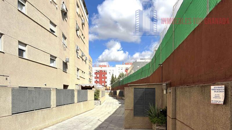 For sale of flat in Granada