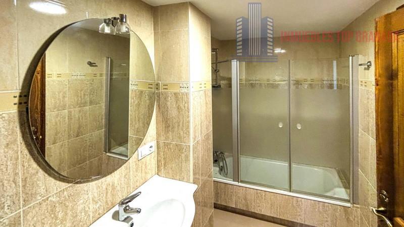 For sale of flat in Granada