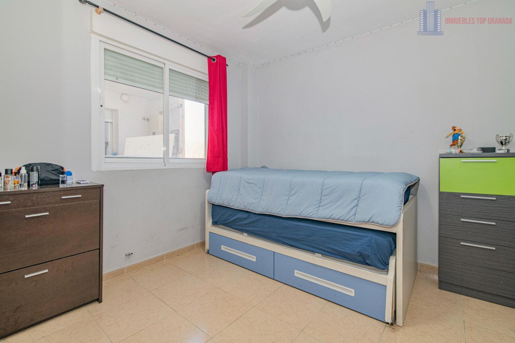 For sale of flat in Las Gabias