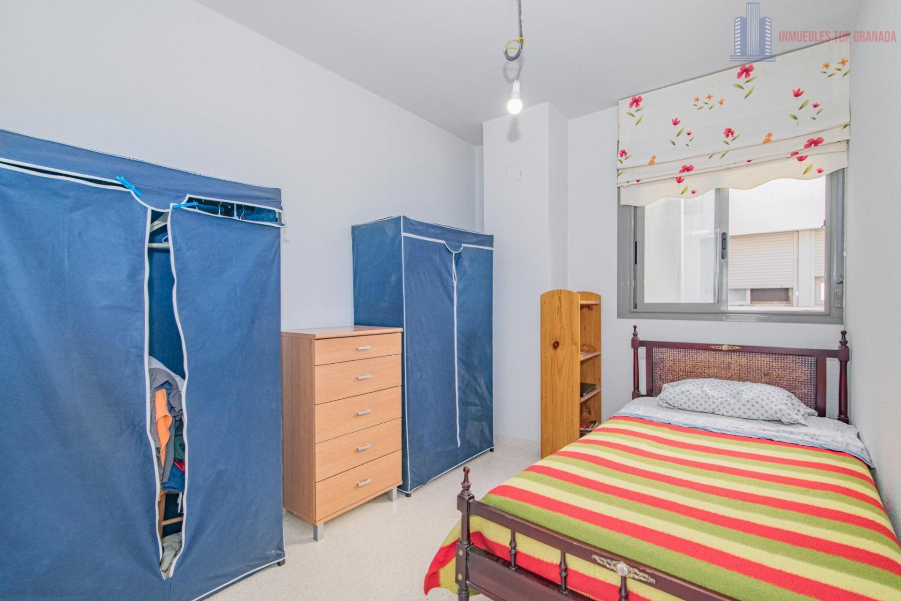 For sale of flat in Granada