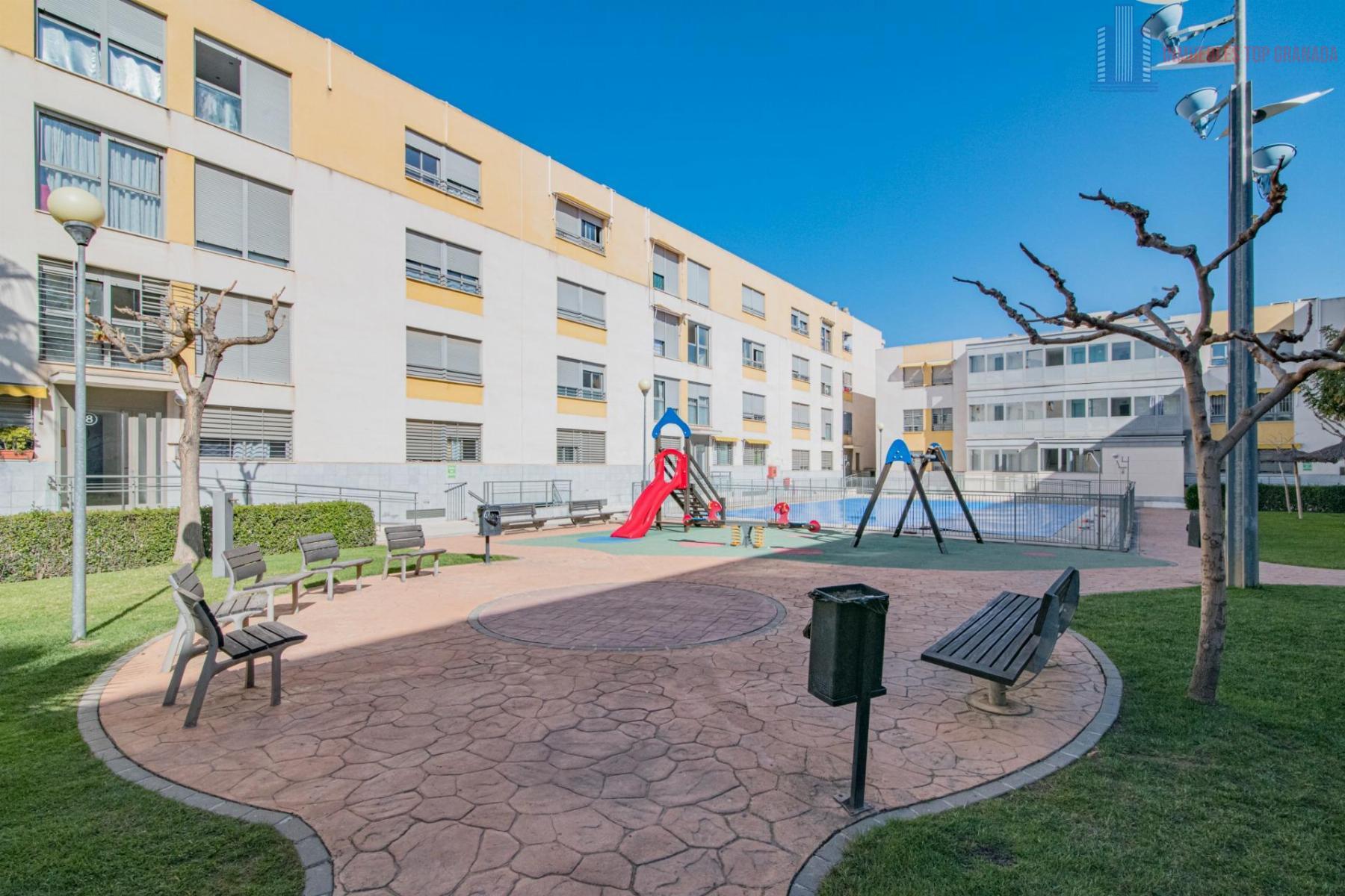 For sale of flat in Granada