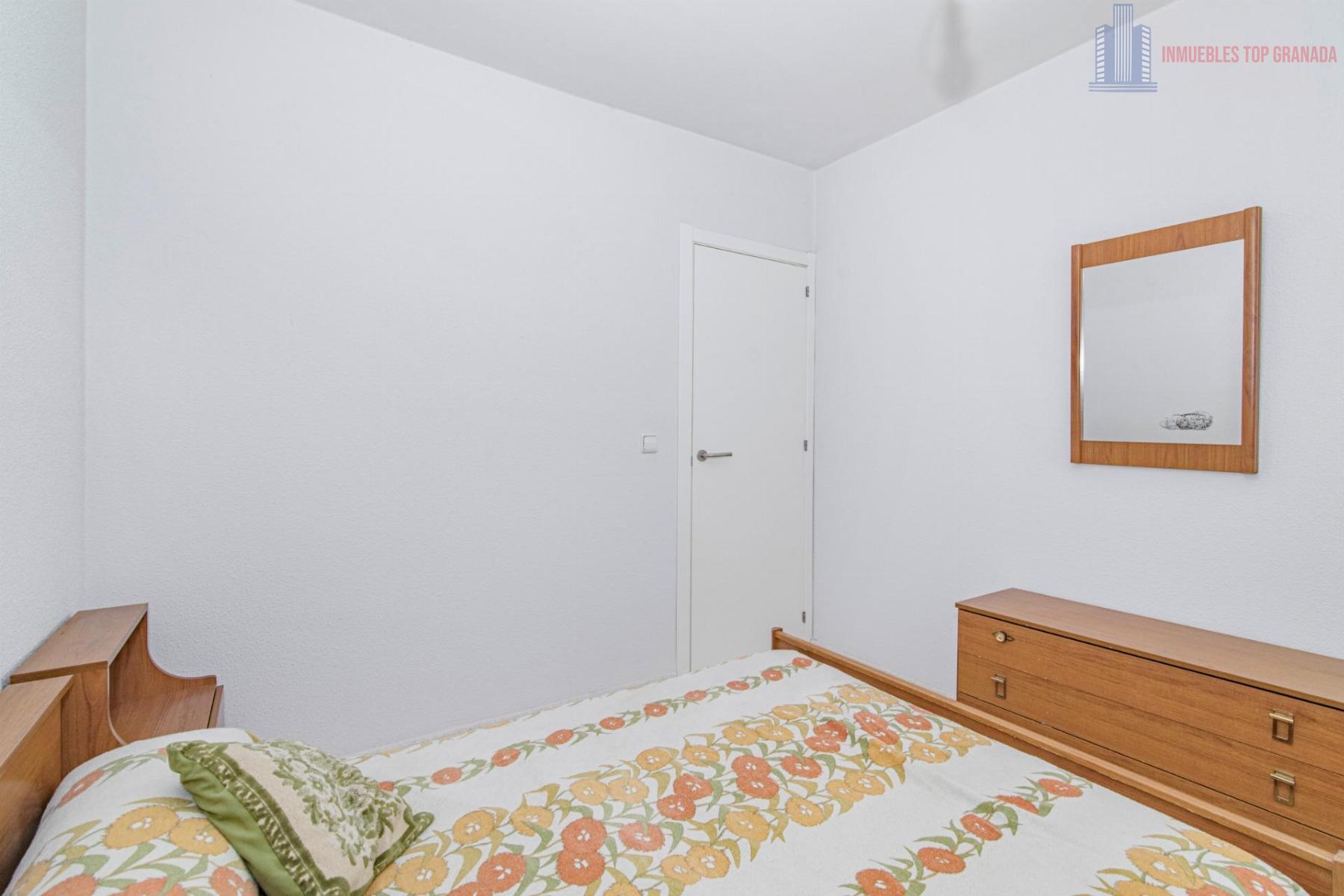 For sale of flat in Granada