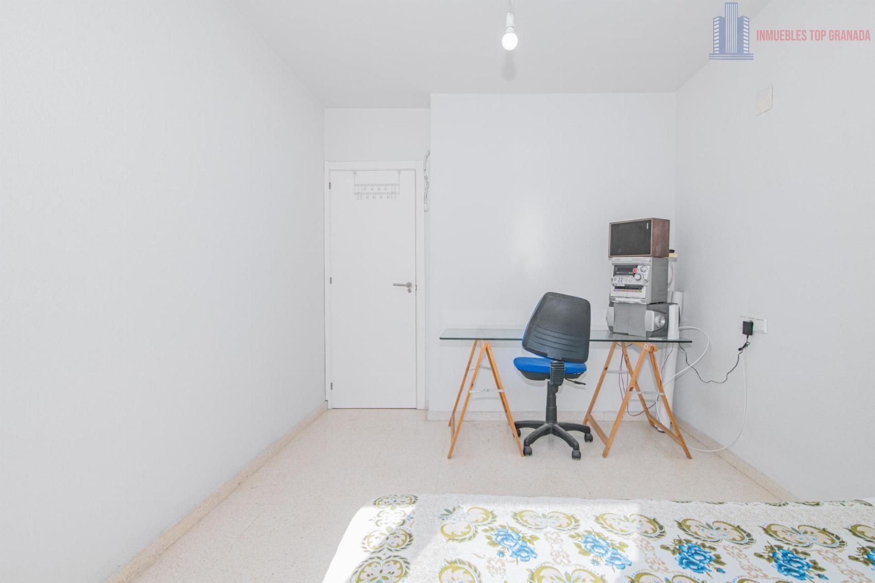 For sale of flat in Granada