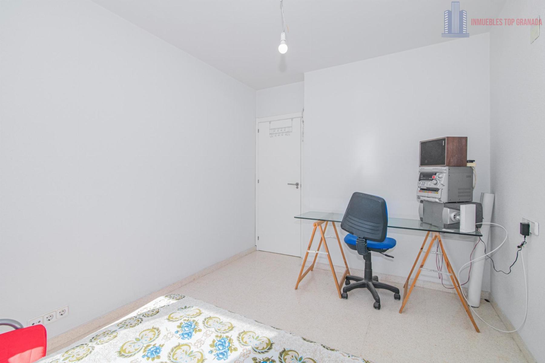 For sale of flat in Granada