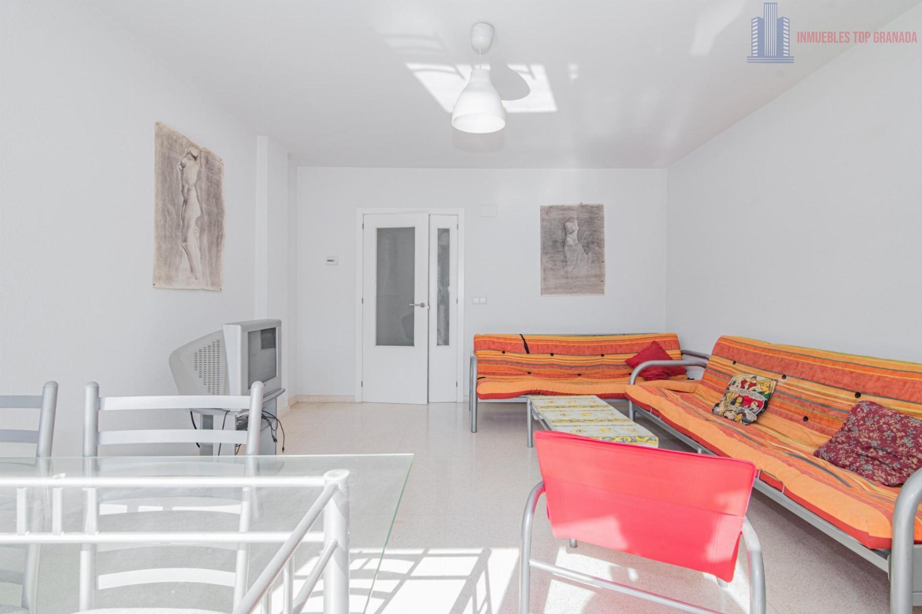 For sale of flat in Granada