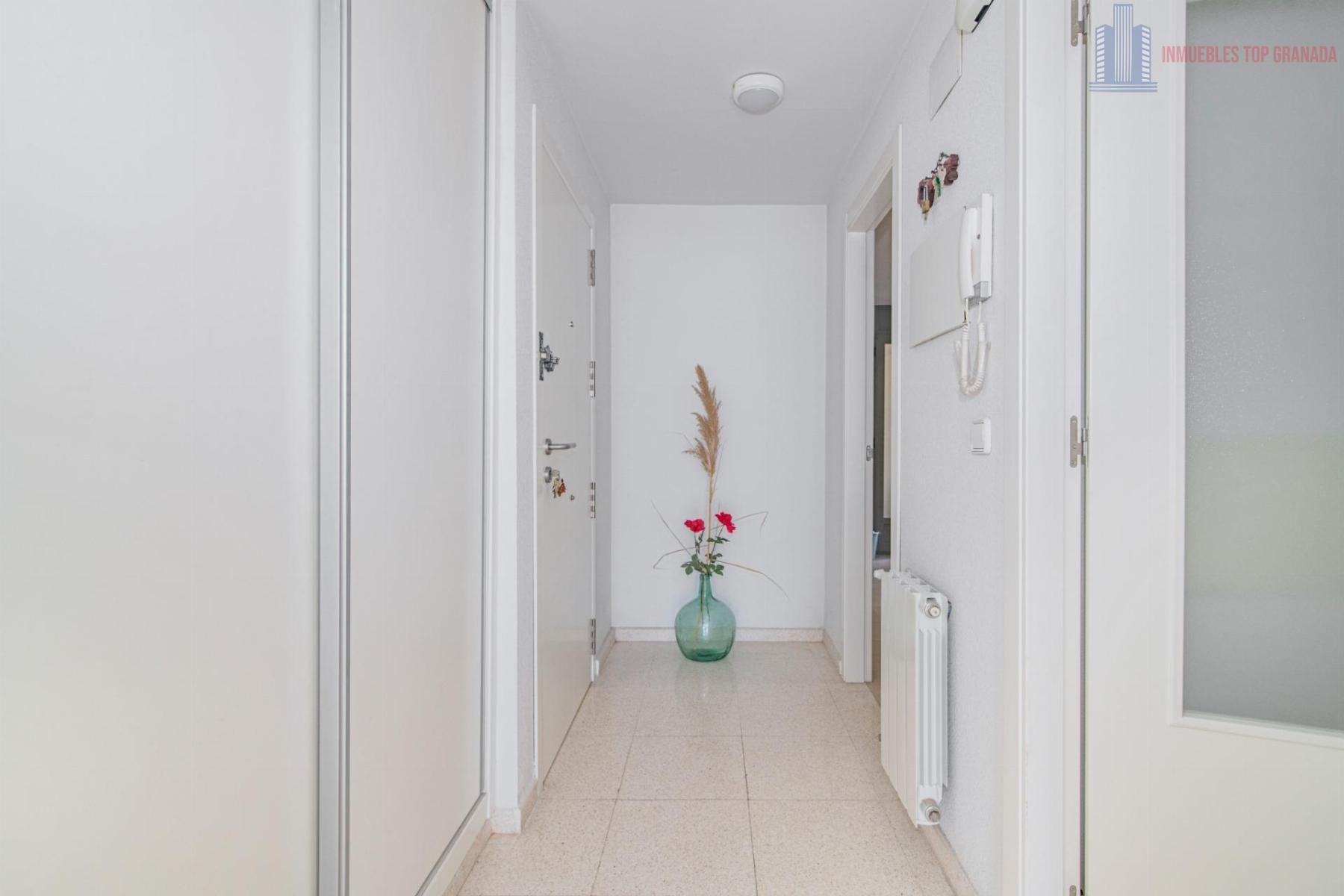 For sale of flat in Granada