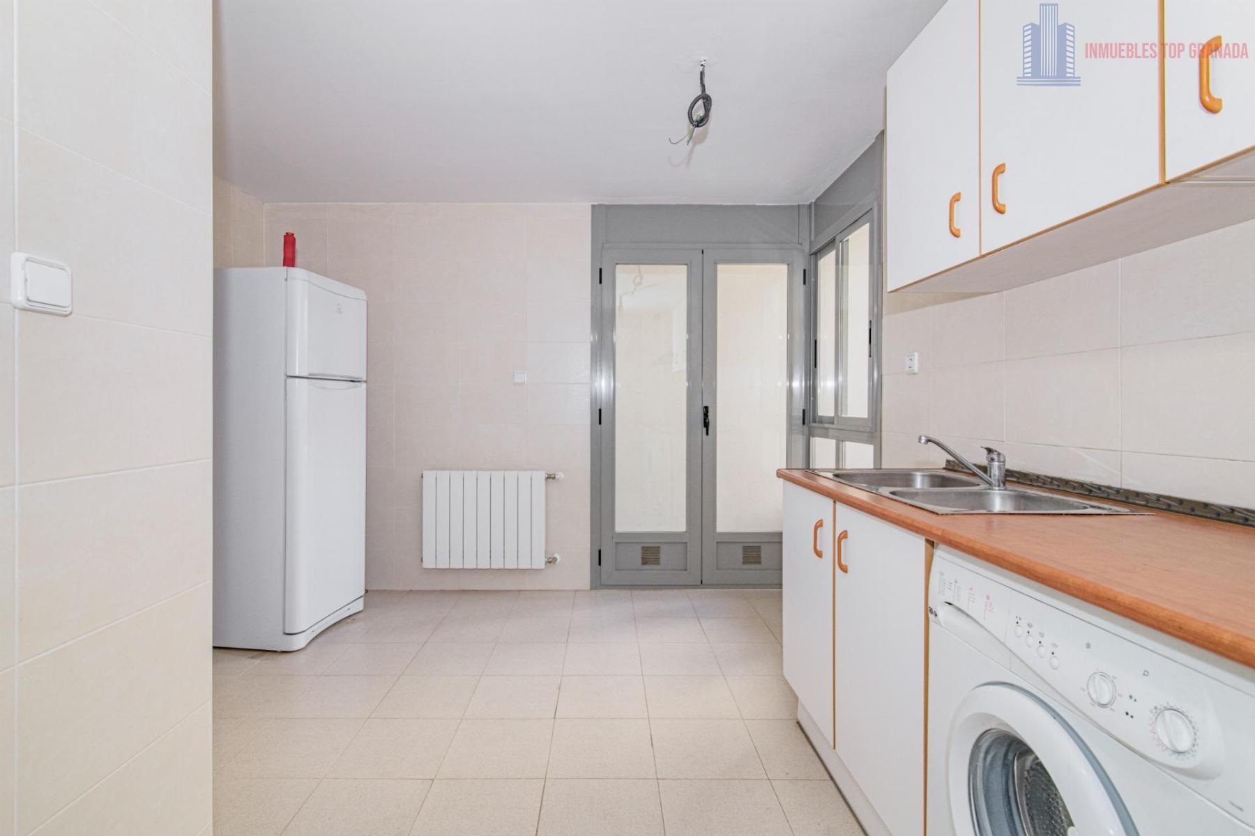 For sale of flat in Granada