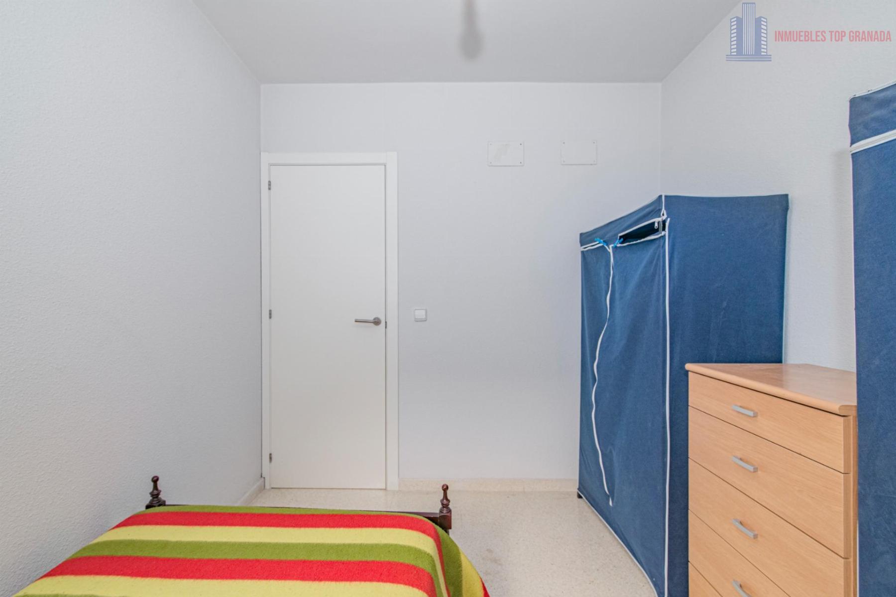 For sale of flat in Granada