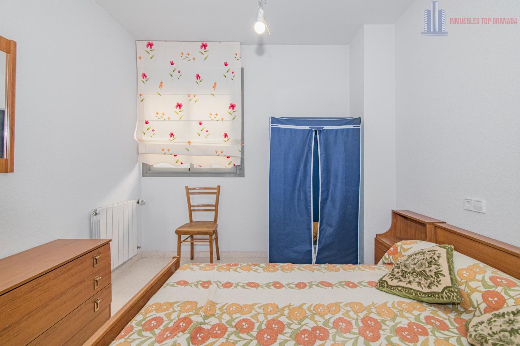 For sale of flat in Granada