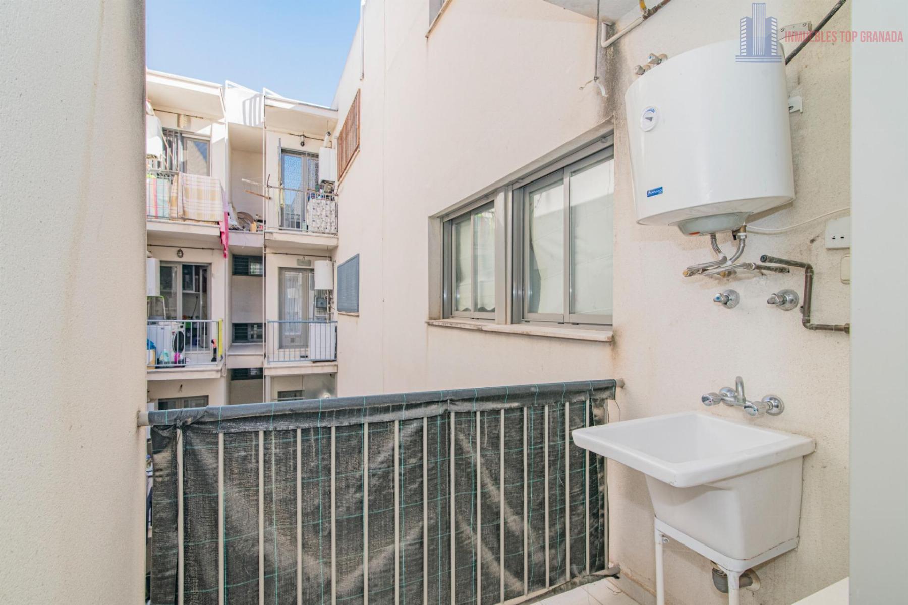 For sale of flat in Granada