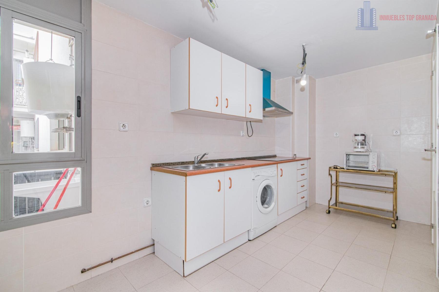 For sale of flat in Granada