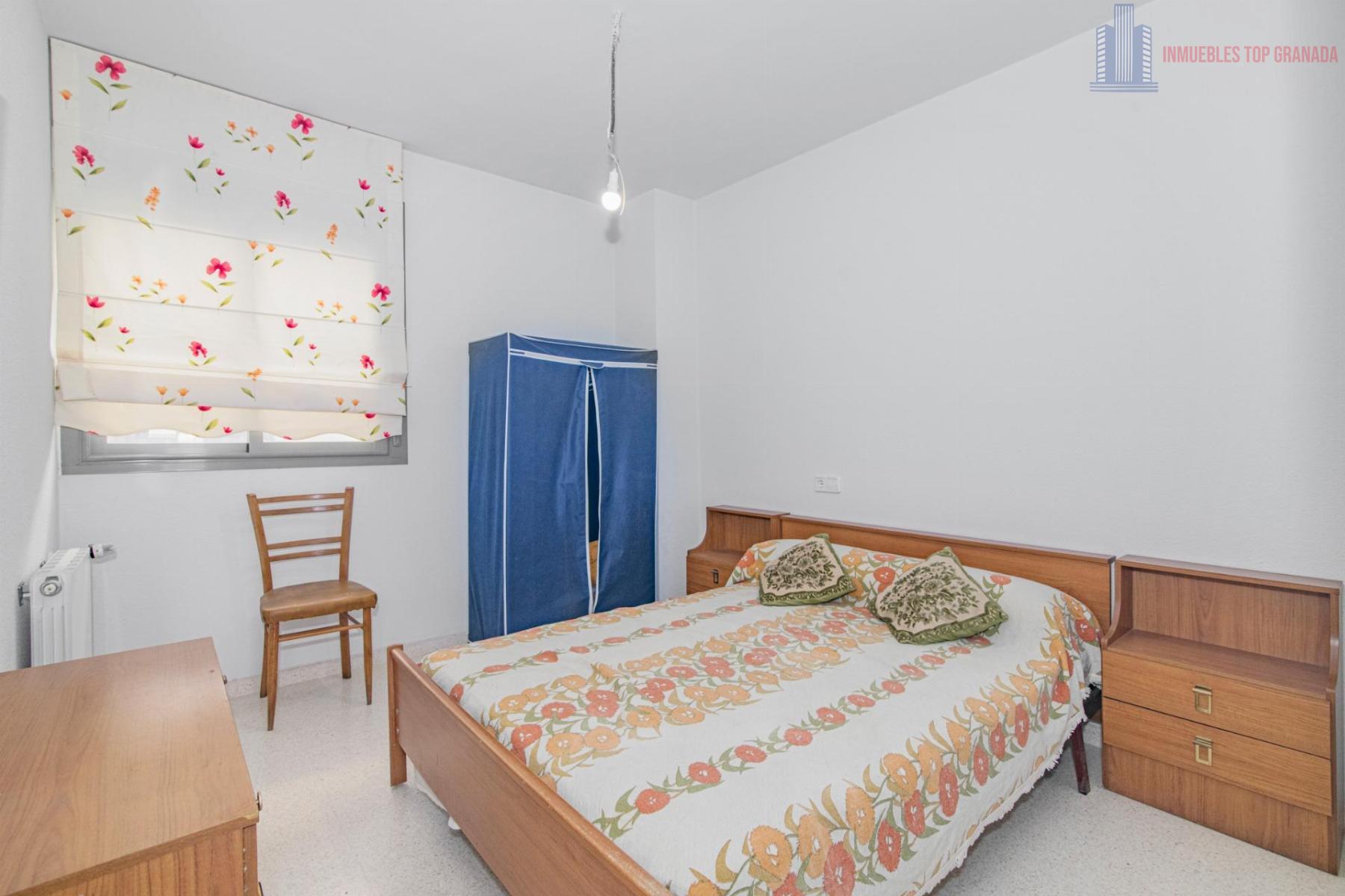 For sale of flat in Granada