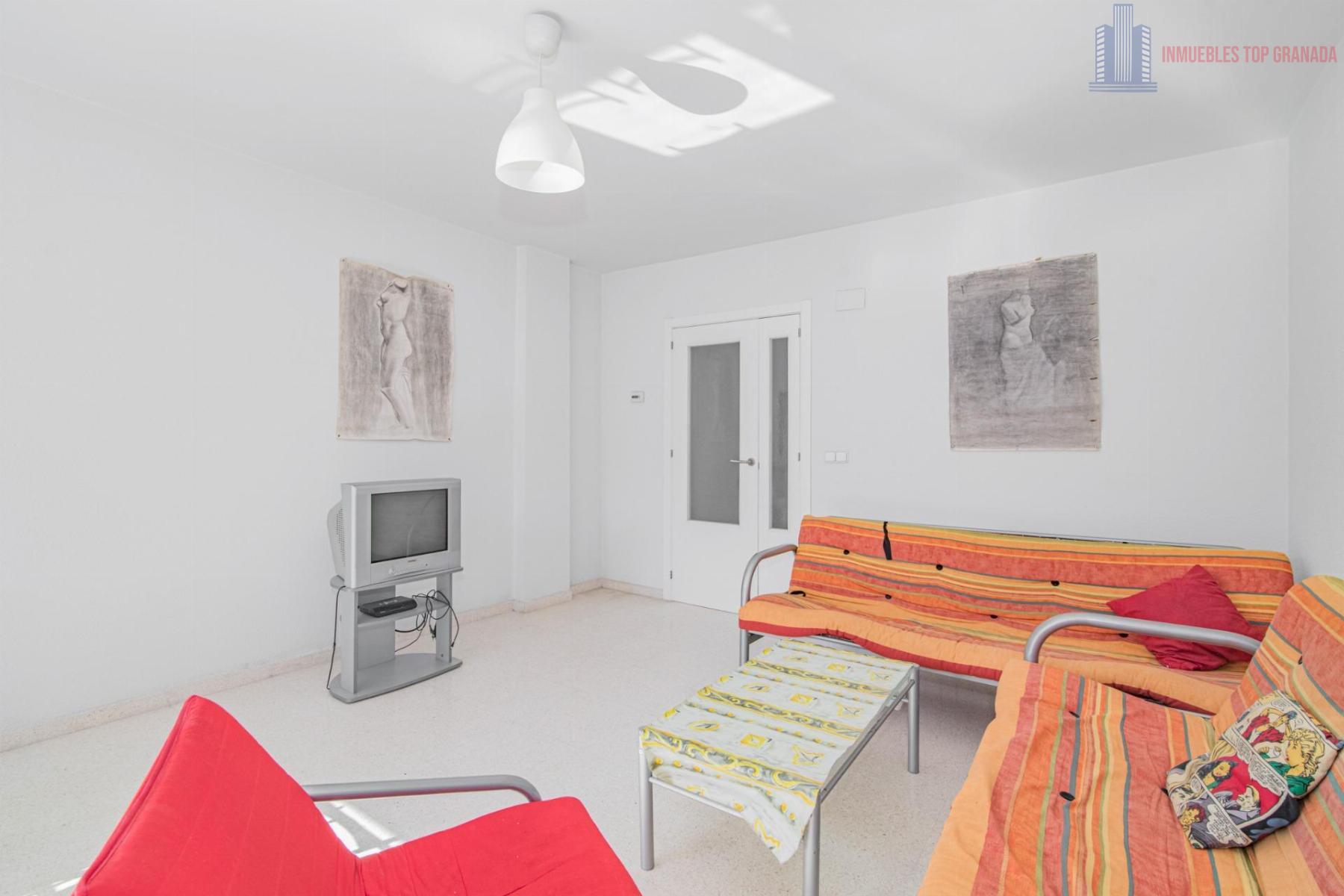 For sale of flat in Granada