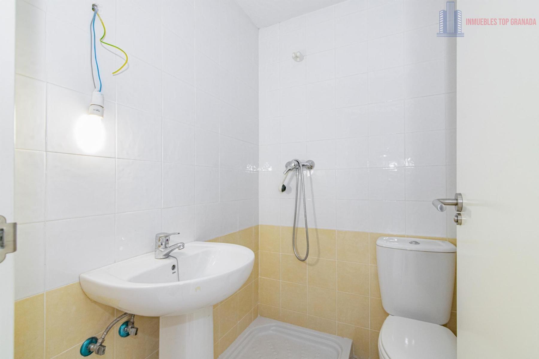For sale of flat in Granada