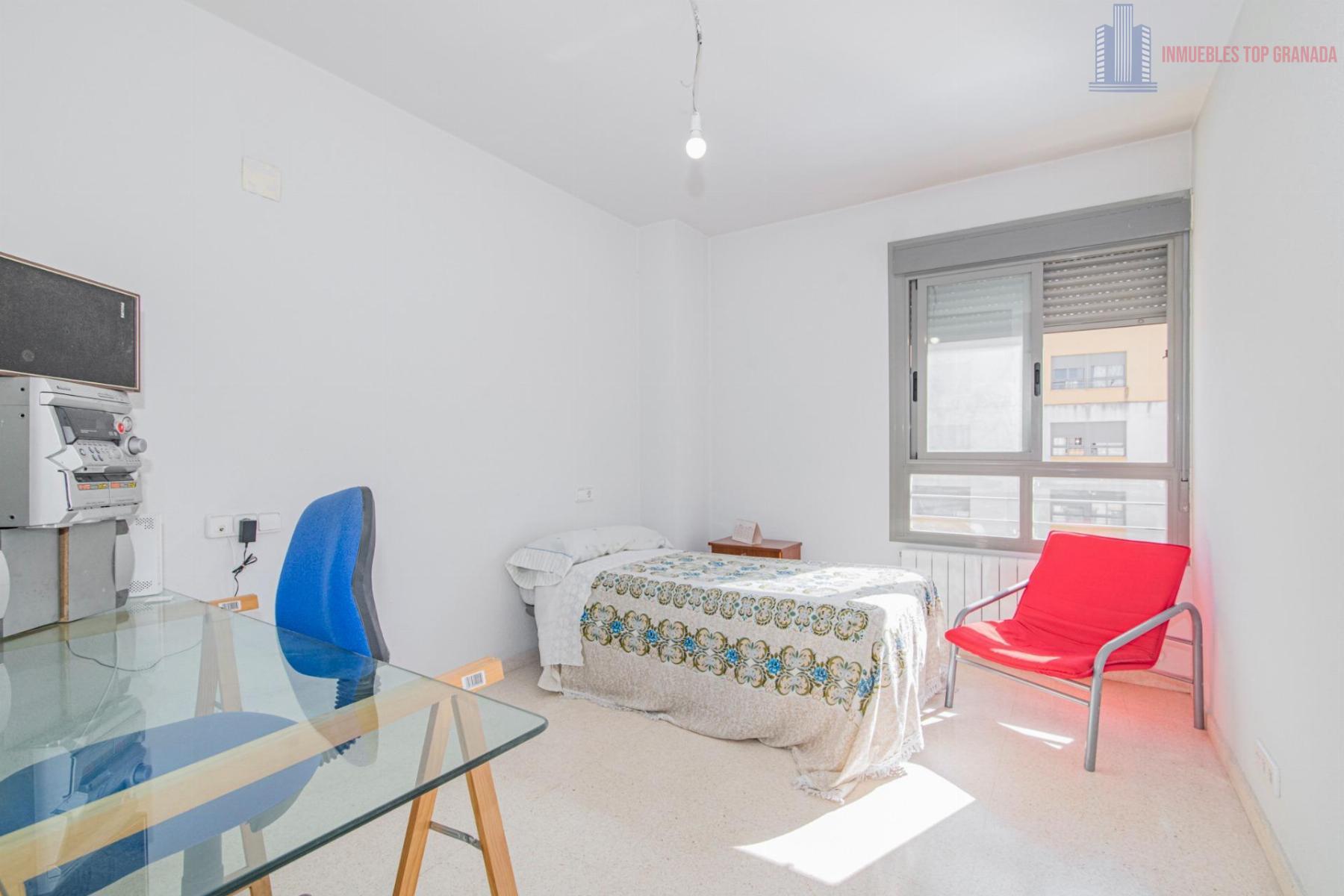 For sale of flat in Granada