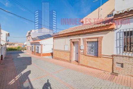 For sale of house in La Zubia