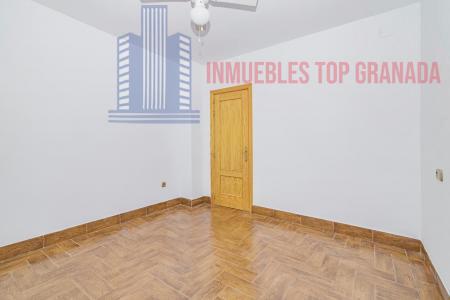 For sale of house in La Zubia