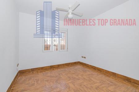 For sale of house in La Zubia