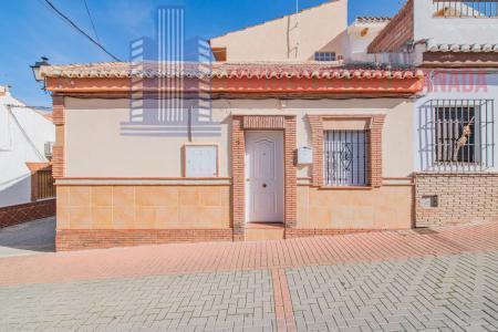 For sale of house in La Zubia