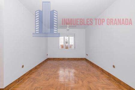 For sale of house in La Zubia
