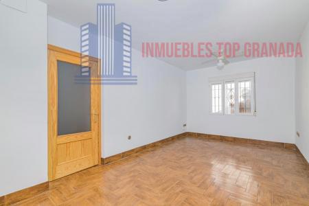 For sale of house in La Zubia