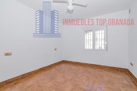 For sale of house in La Zubia