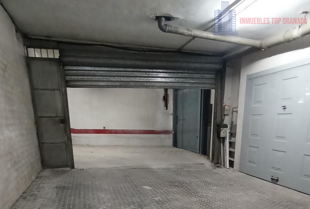 For sale of garage in Granada