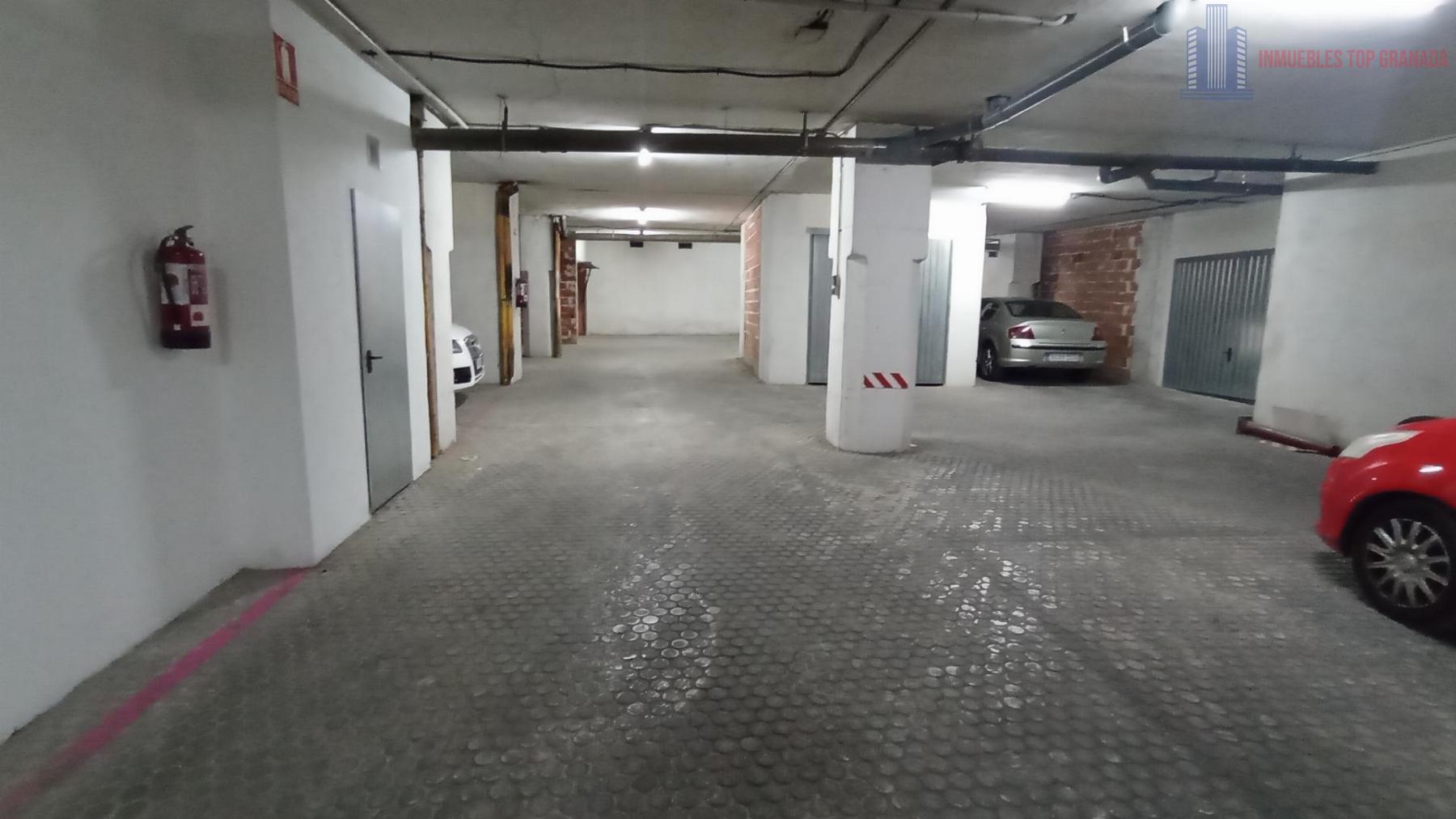 For sale of garage in Granada