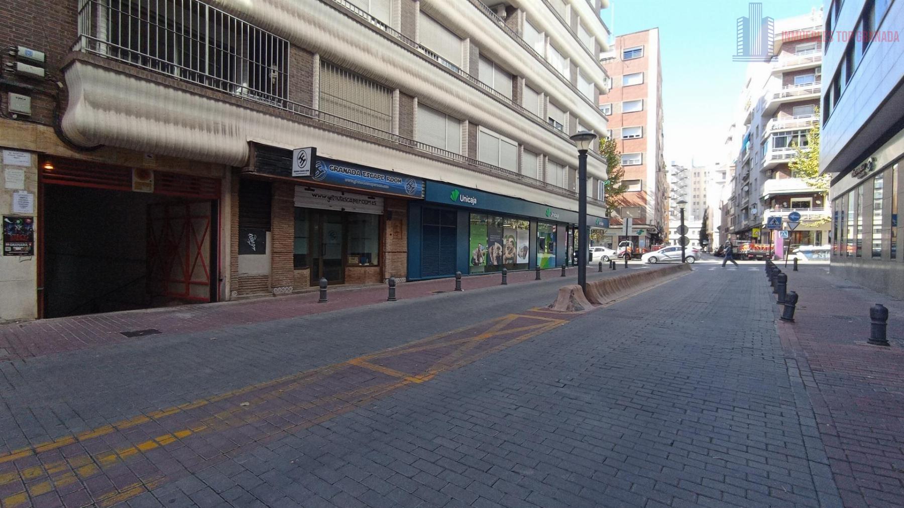 For sale of garage in Granada