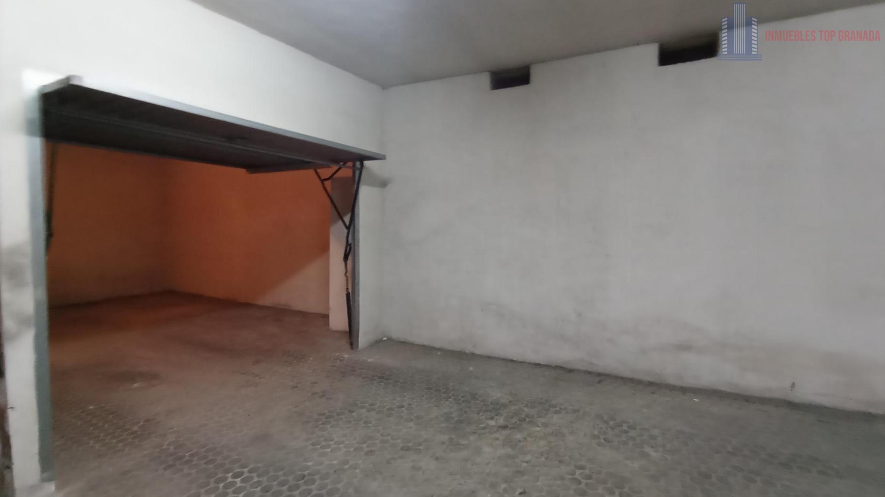 For sale of garage in Granada