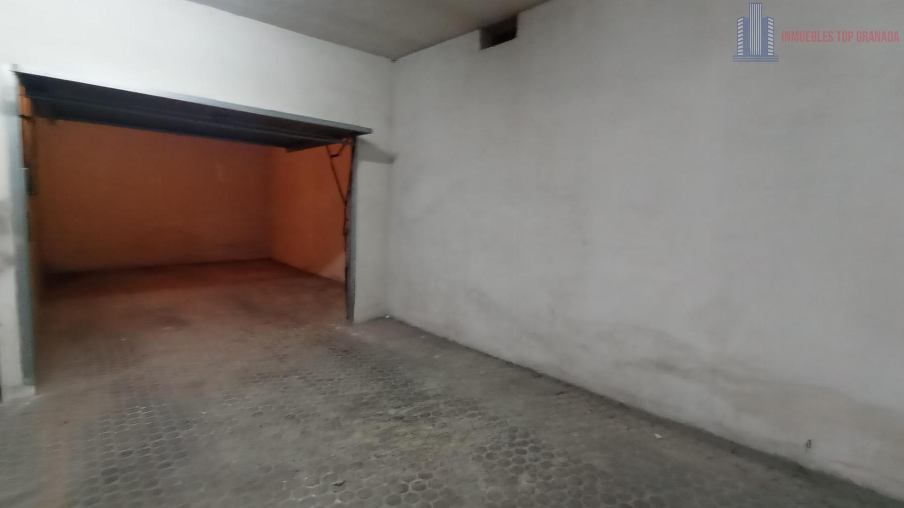 For sale of garage in Granada