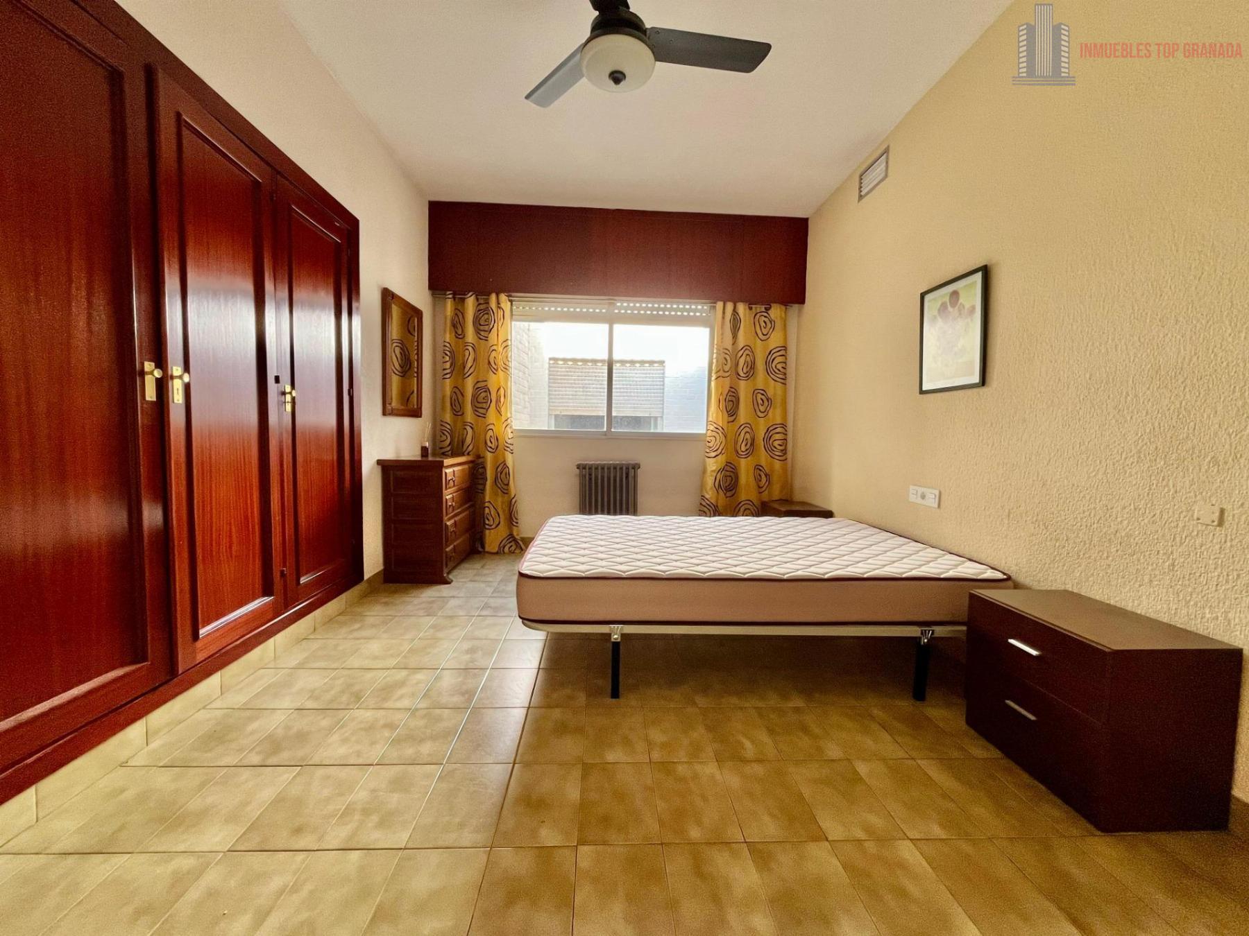 For sale of apartment in Granada