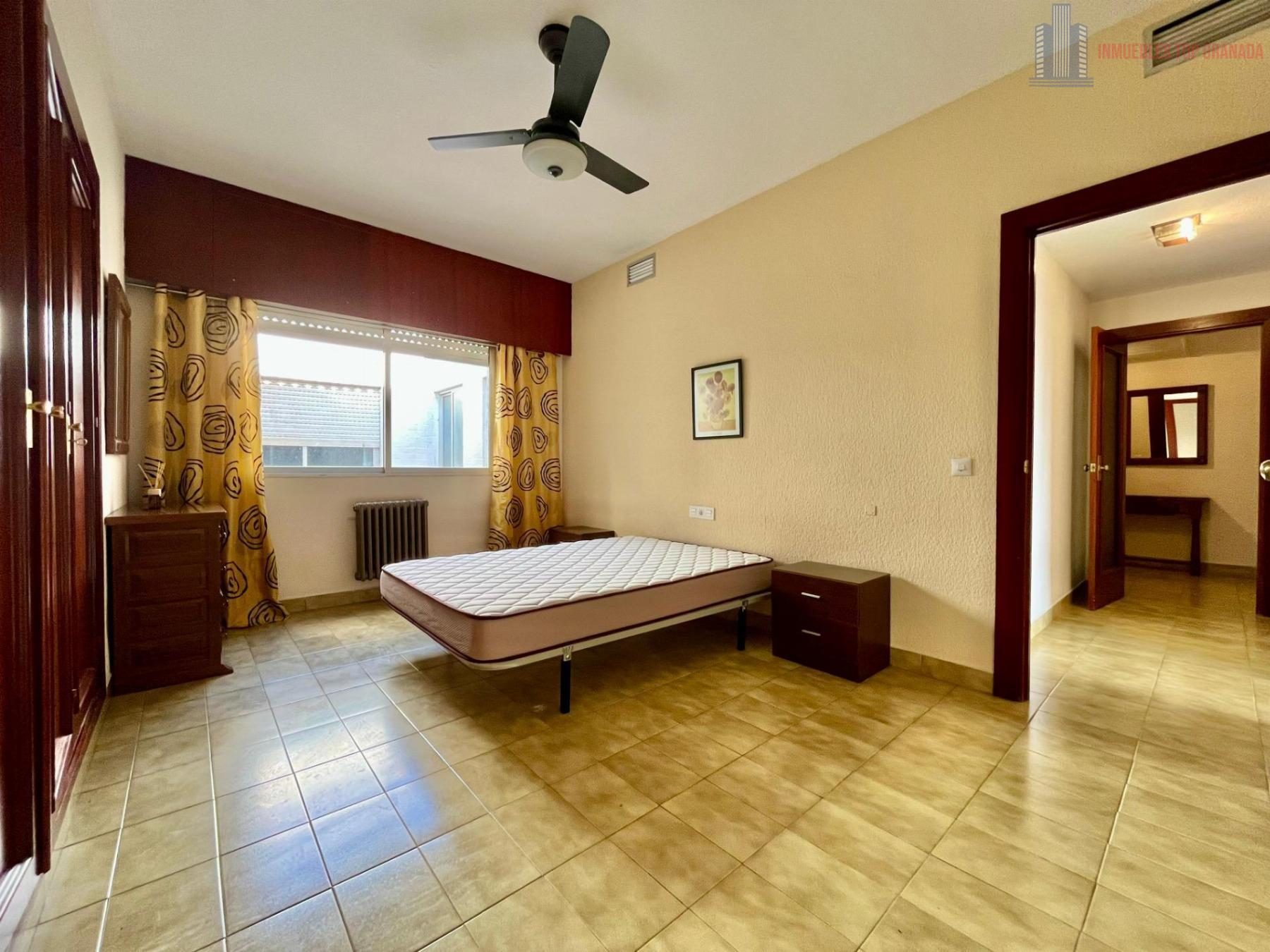 For sale of apartment in Granada
