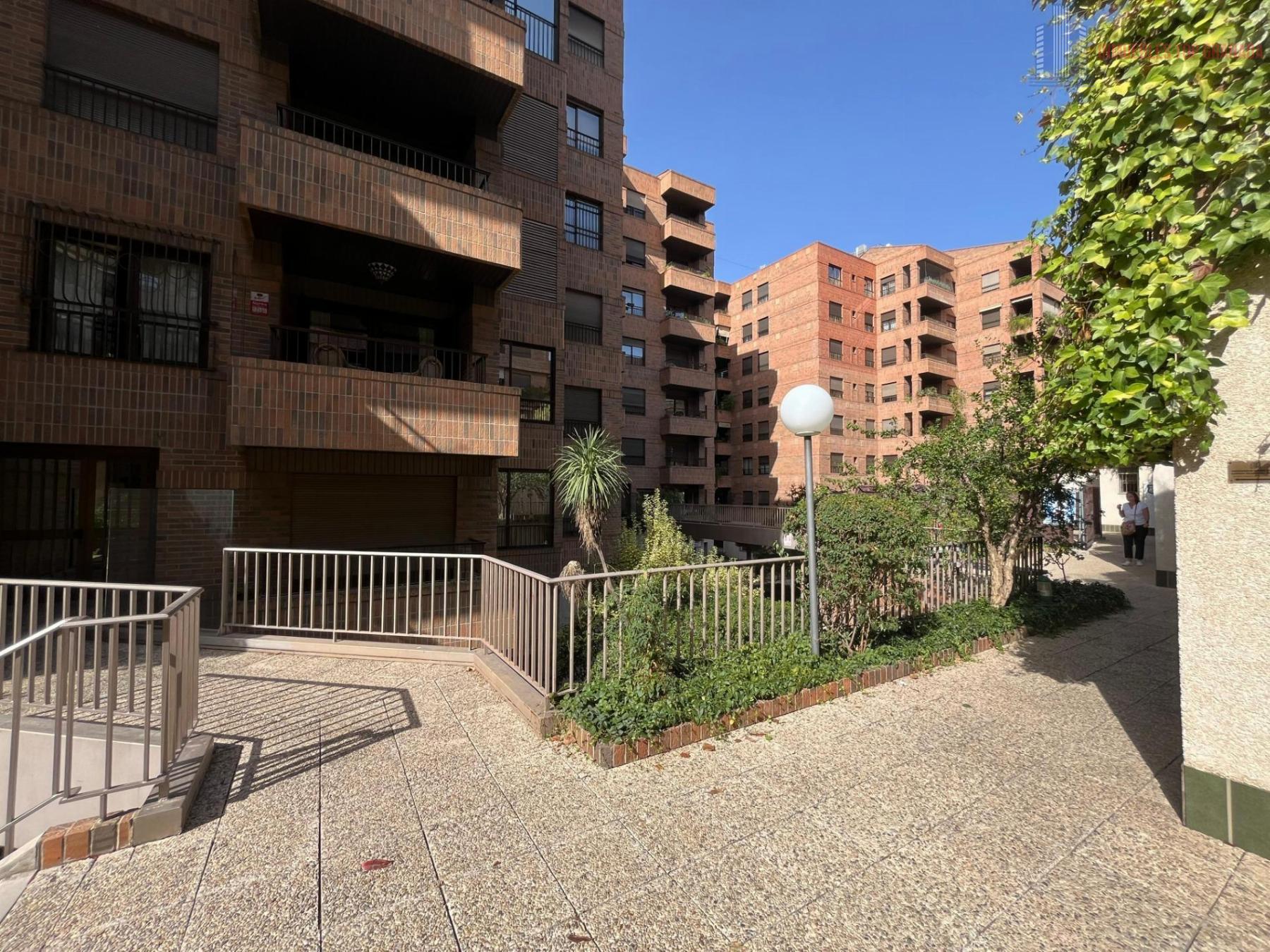 For sale of apartment in Granada