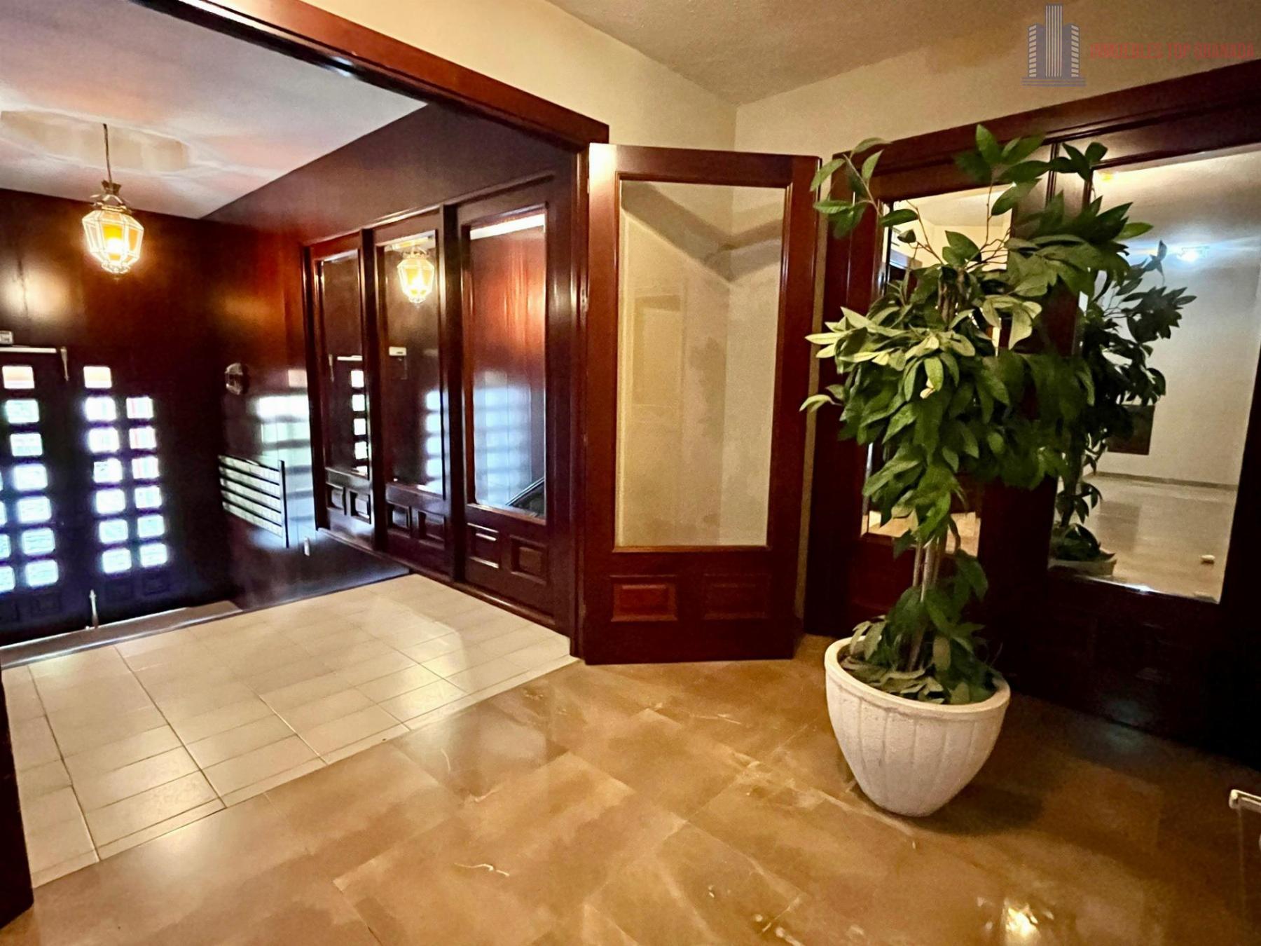 For sale of apartment in Granada