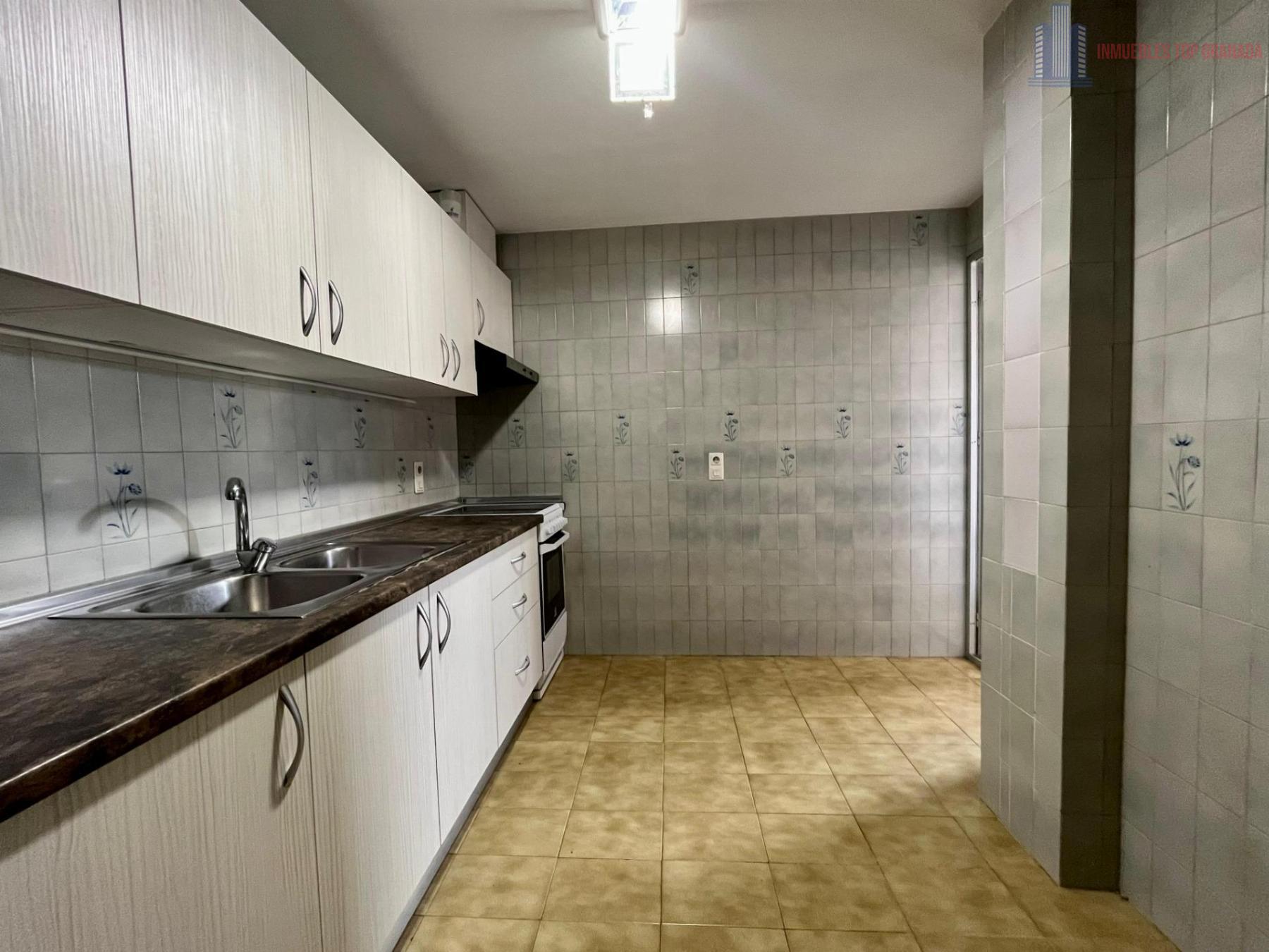 For sale of apartment in Granada