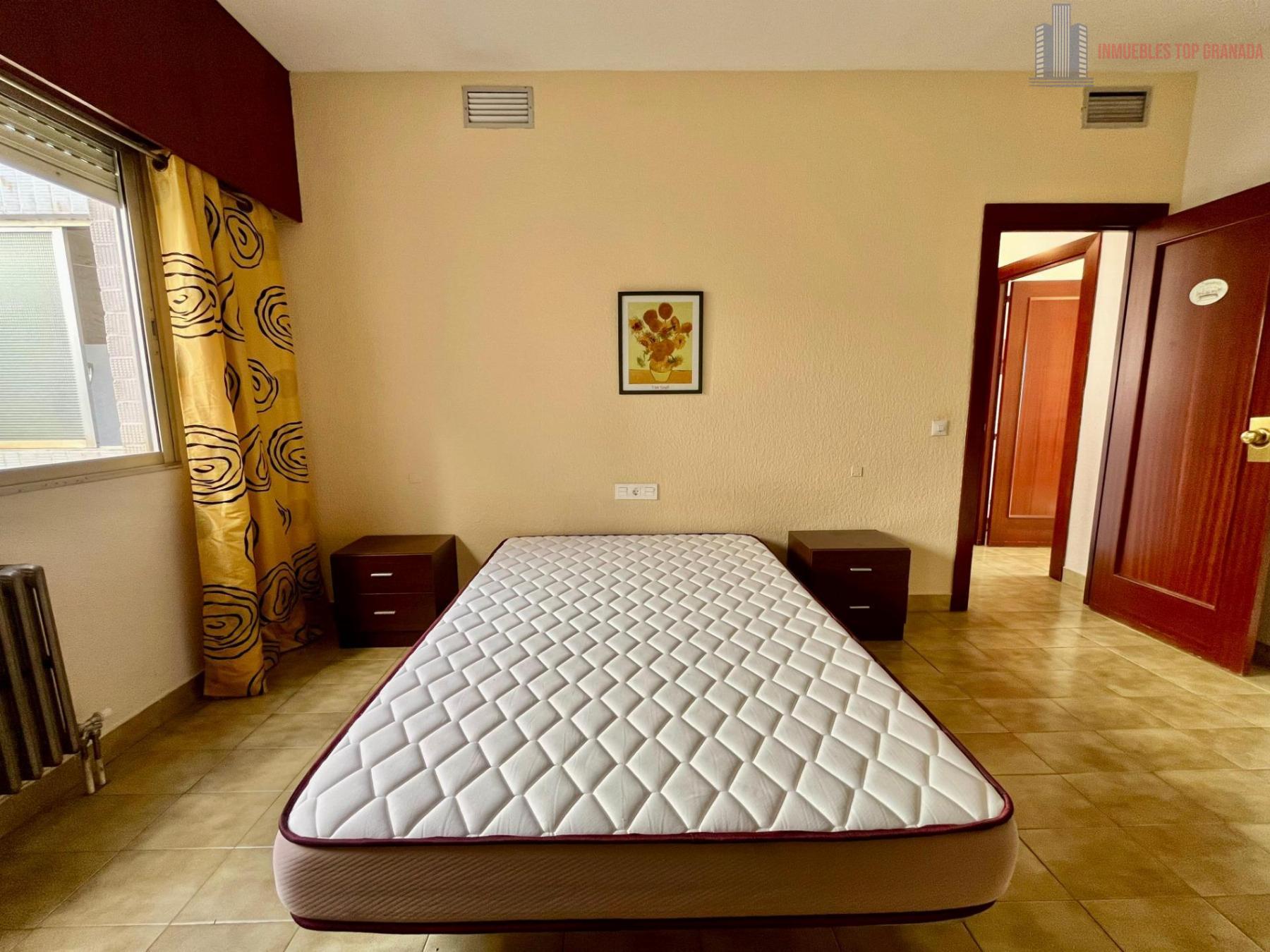 For sale of apartment in Granada