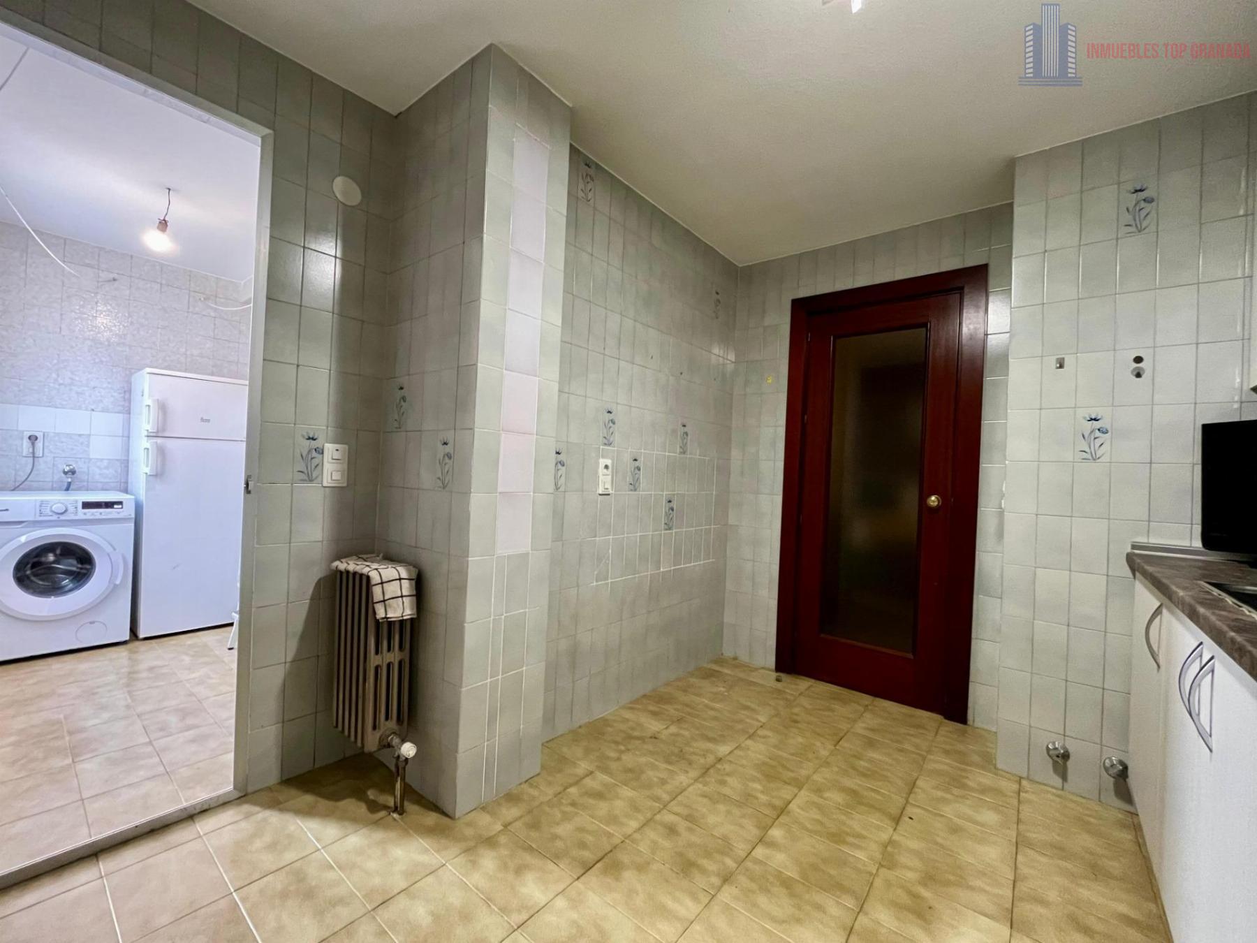 For sale of apartment in Granada