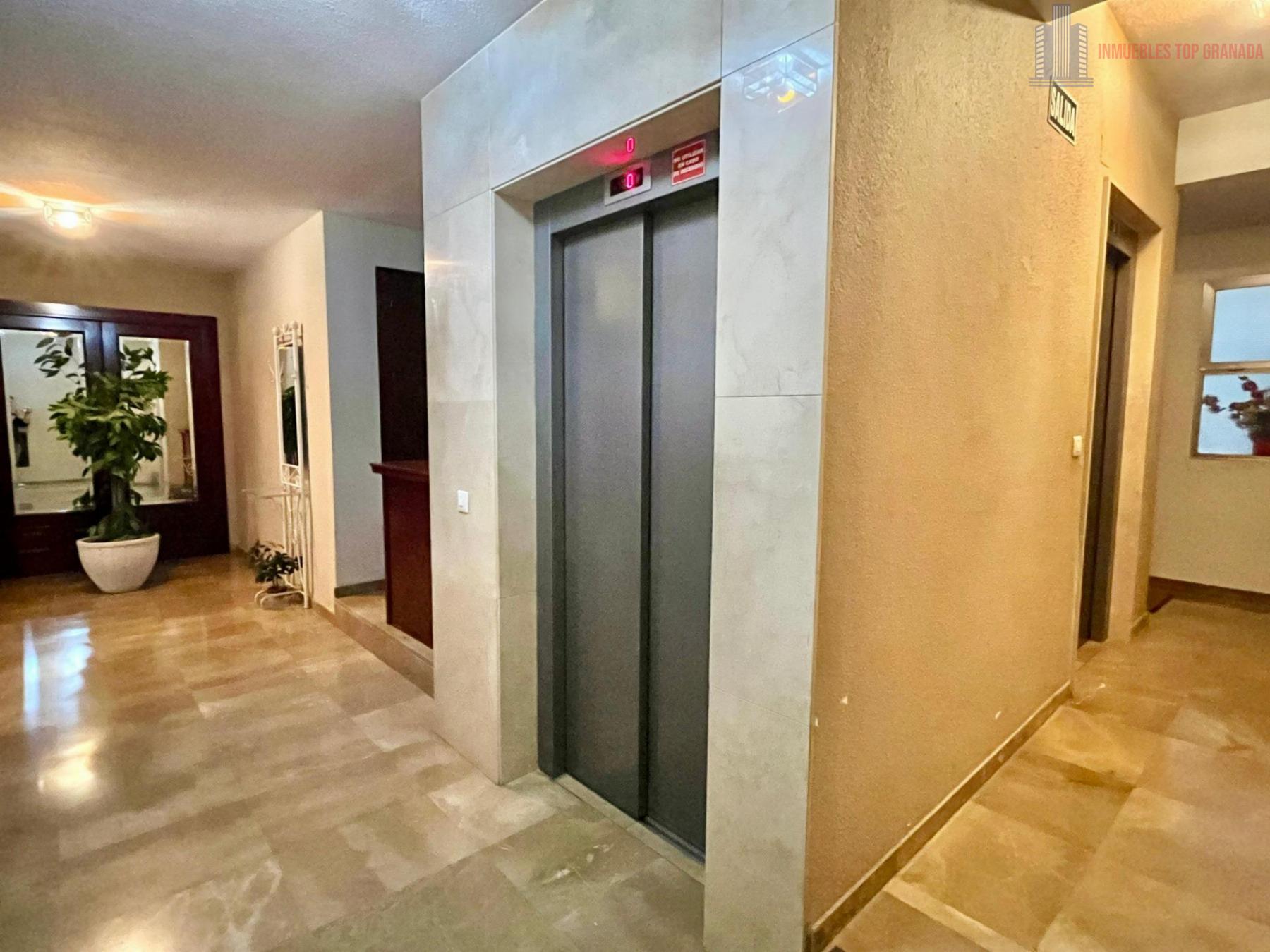 For sale of apartment in Granada