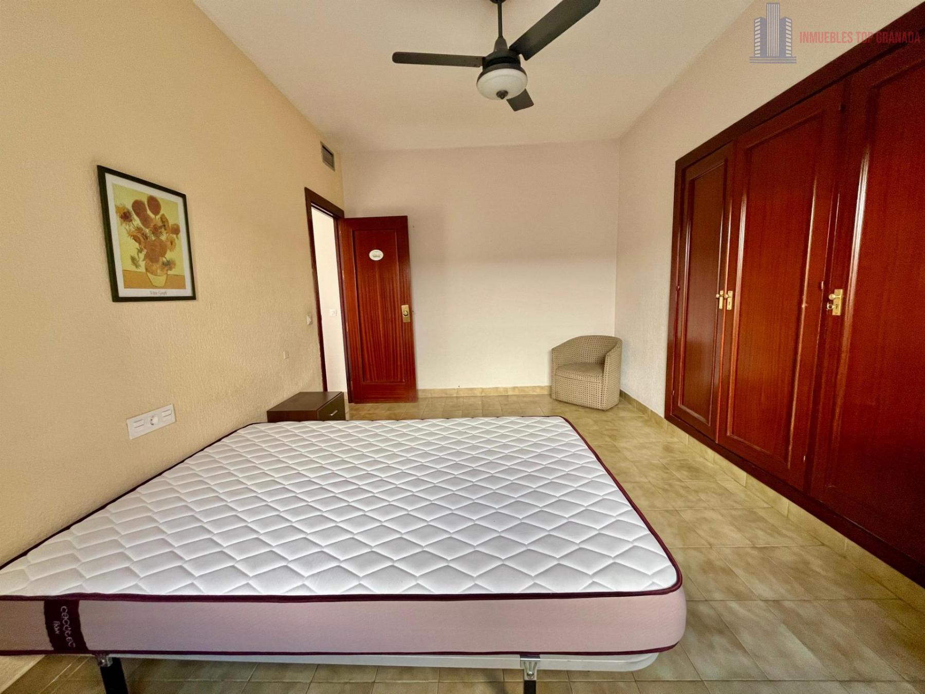 For sale of apartment in Granada