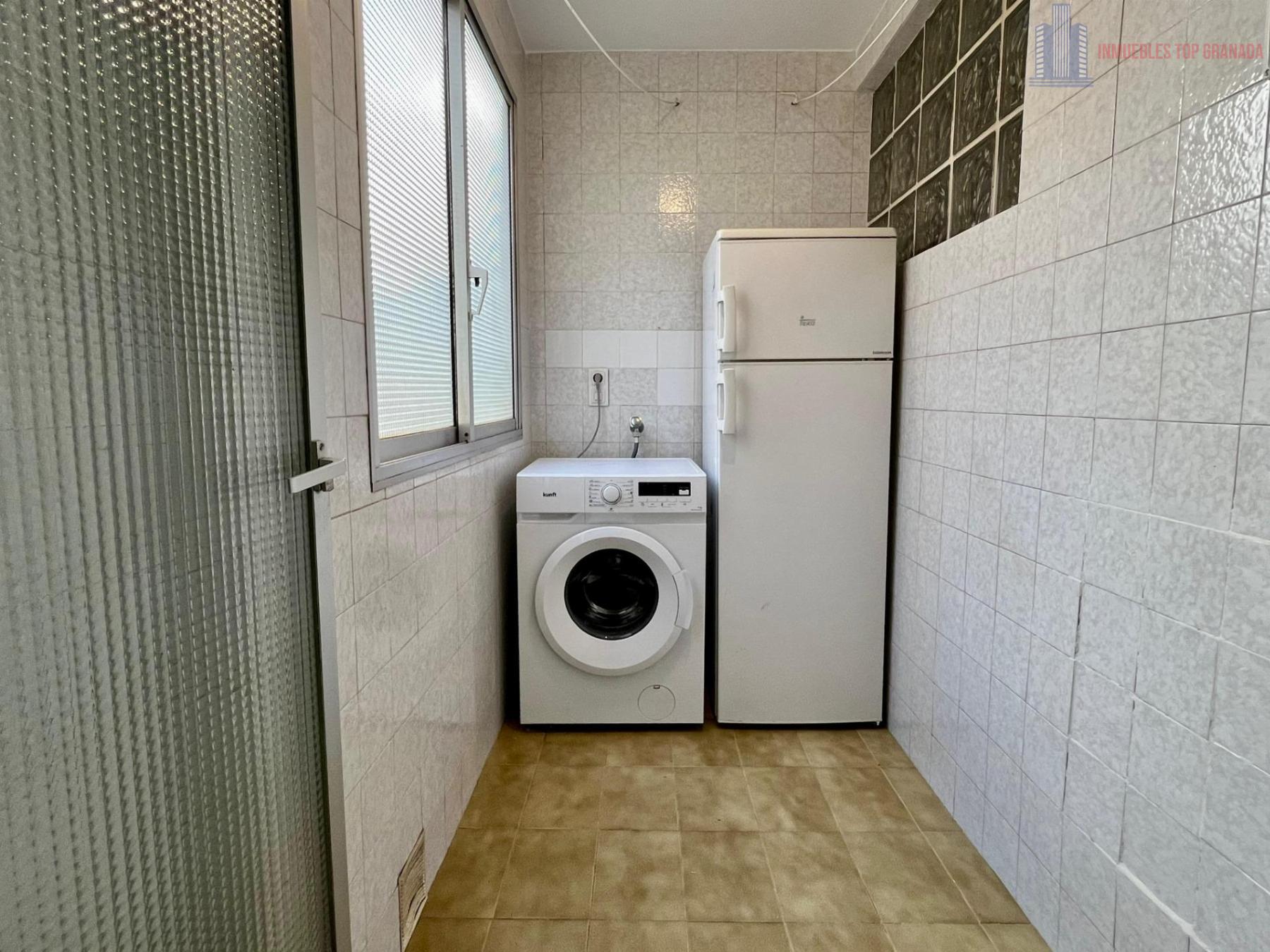 For sale of apartment in Granada